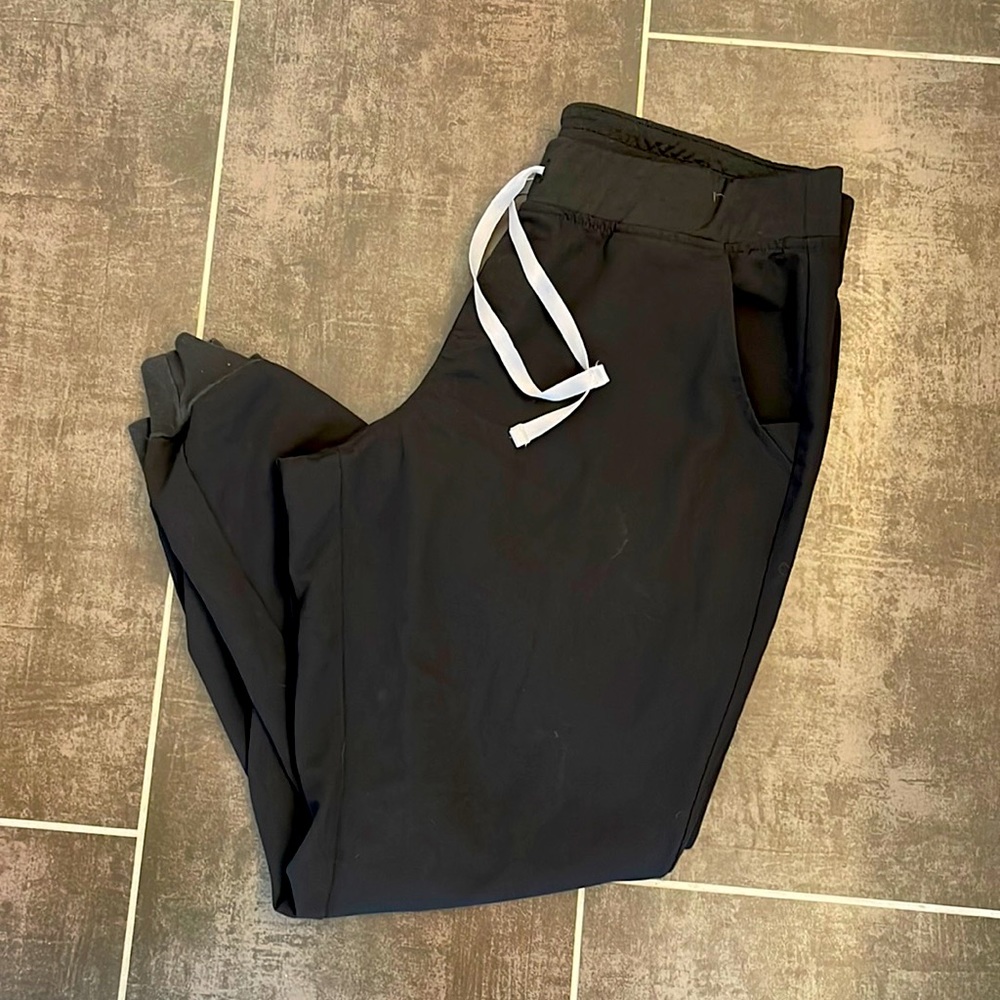 Women’s FIGS black scrub pant Zamora XL.